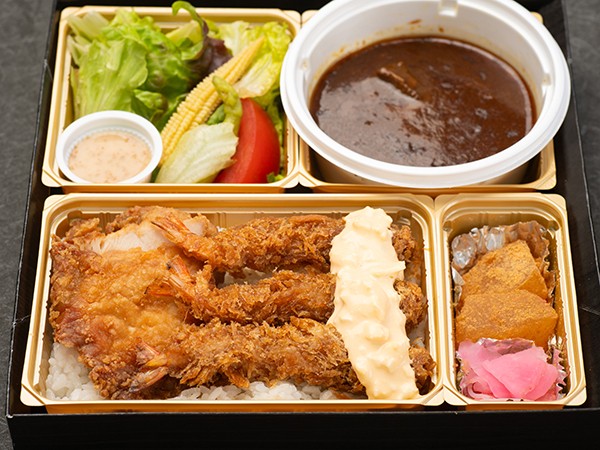 48時間煮込んだ黒カレーとエビフライ弁当