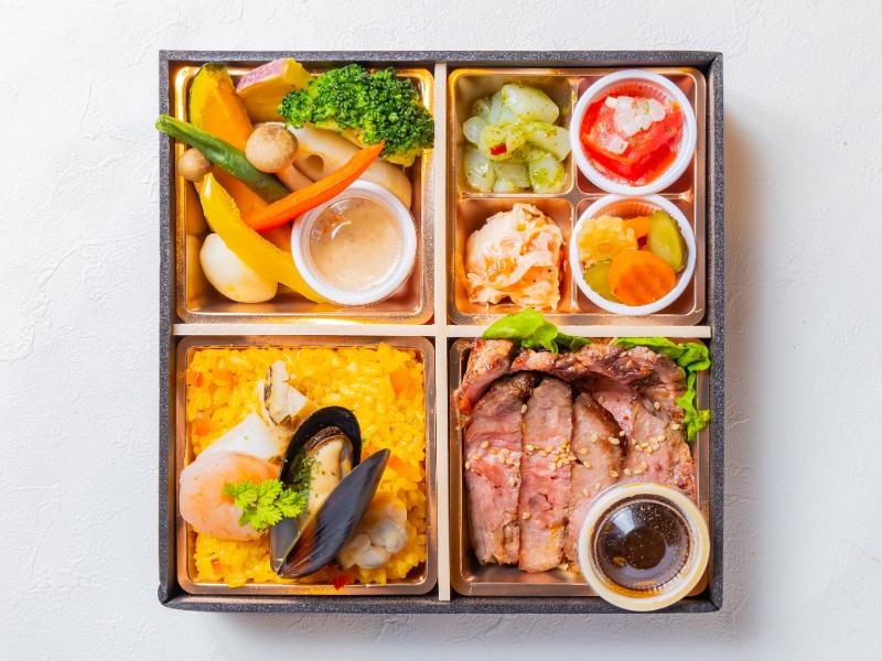 季節の副菜パエリアとステーキ洋膳
