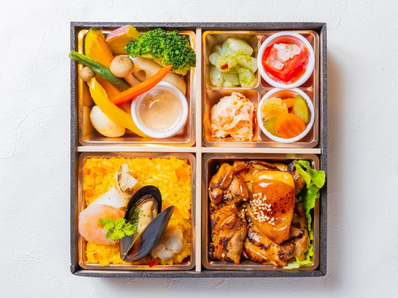 季節の副菜パエリアとグリルチキン洋膳