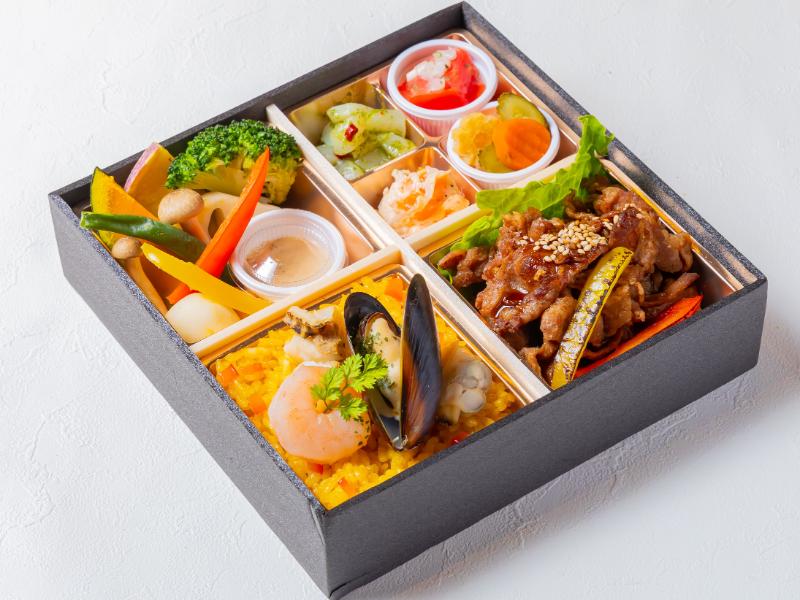 季節の副菜パエリアと焼肉洋膳