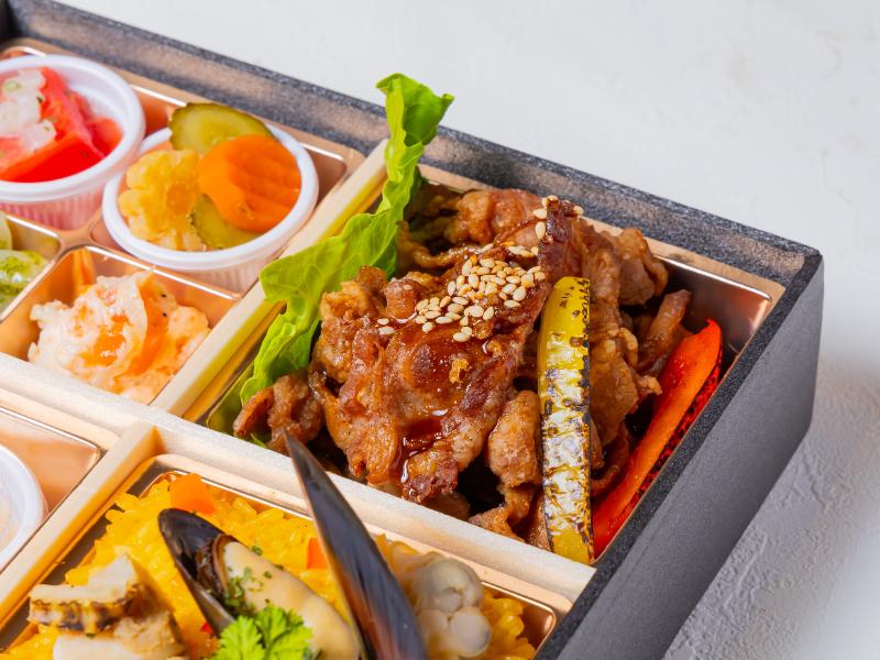 季節の副菜パエリアと焼肉洋膳