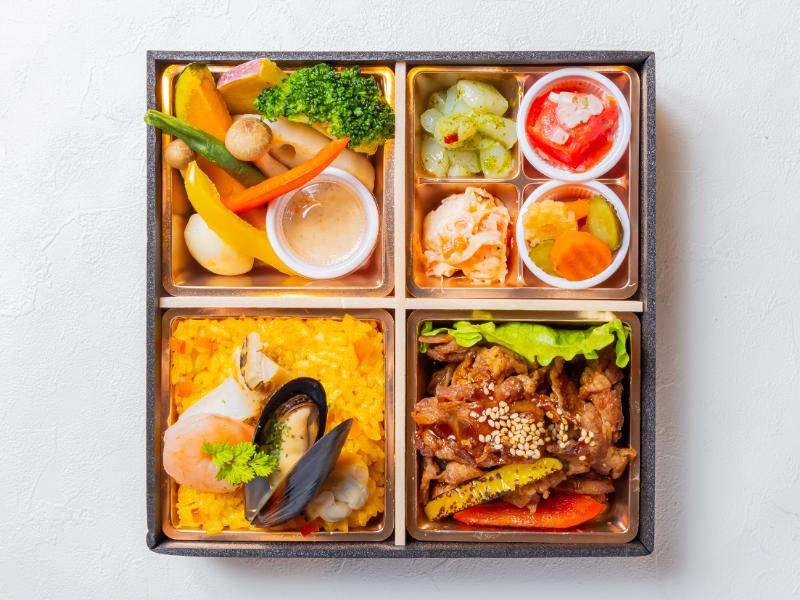 季節の副菜パエリアと焼肉洋膳