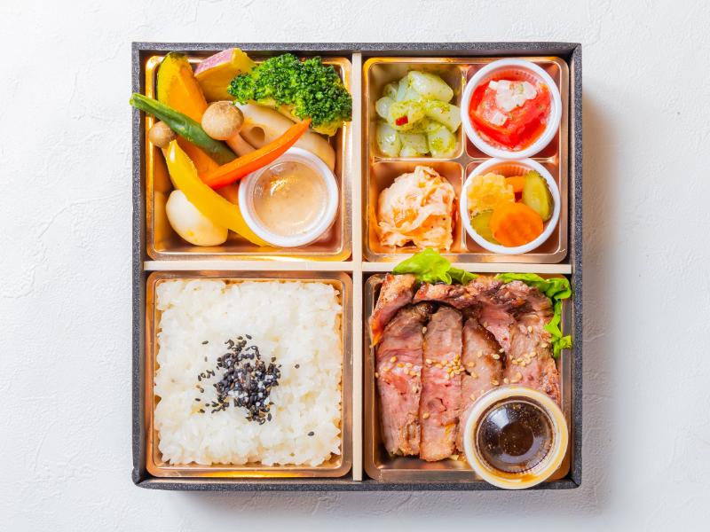 季節の副菜白ごはんとステーキ洋御膳