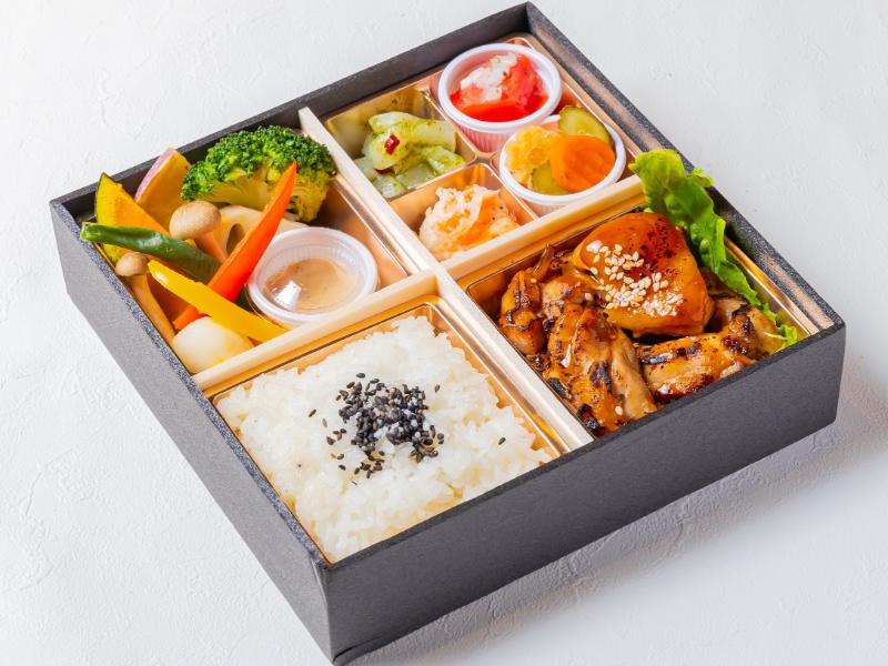 季節の副菜白ごはんとグリルチキン御膳