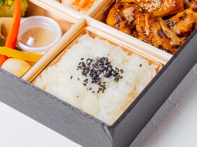 季節の副菜白ごはんとグリルチキン御膳