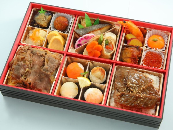 Ｎｏ．156 熊本産A5焼肉とすき焼きの豪華おせち風折重 苑寿（えんじゅ）