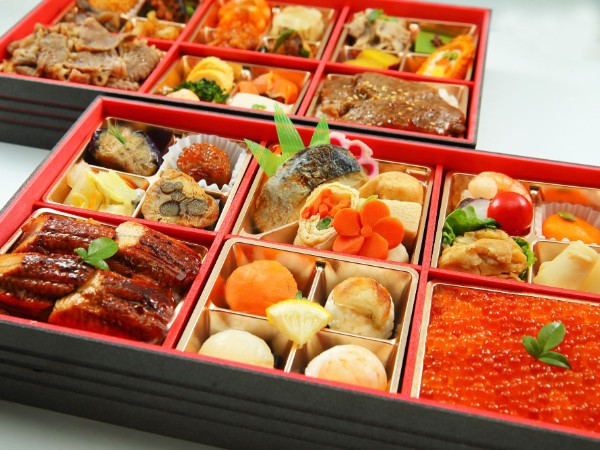 Ｎｏ．158 熊本産A5焼肉とすき焼きと特選うなぎといくらの豪華和洋折衷おせち風二段折重 宝寿（ほうじゅ）