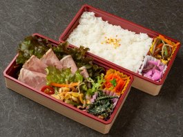 柔らかローストポークの彩り二段重