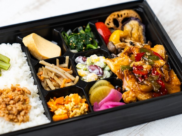 幕ノ内（彩）鶏黒酢