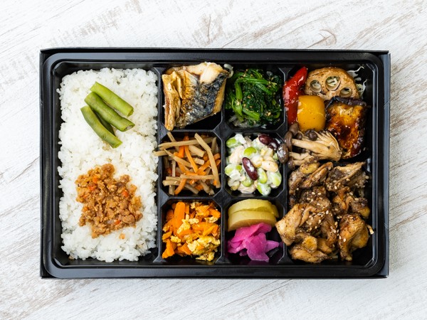 幕ノ内（上）炭火鶏ハラミ＆低温焼きサバ