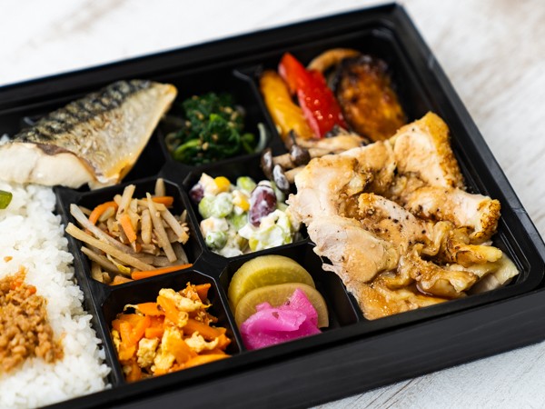 幕ノ内（上）鶏チャーシュー＆低温焼きサバ