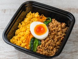 自家製味付彩りそぼろ丼