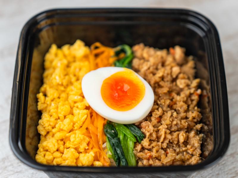自家製味付彩りそぼろ丼