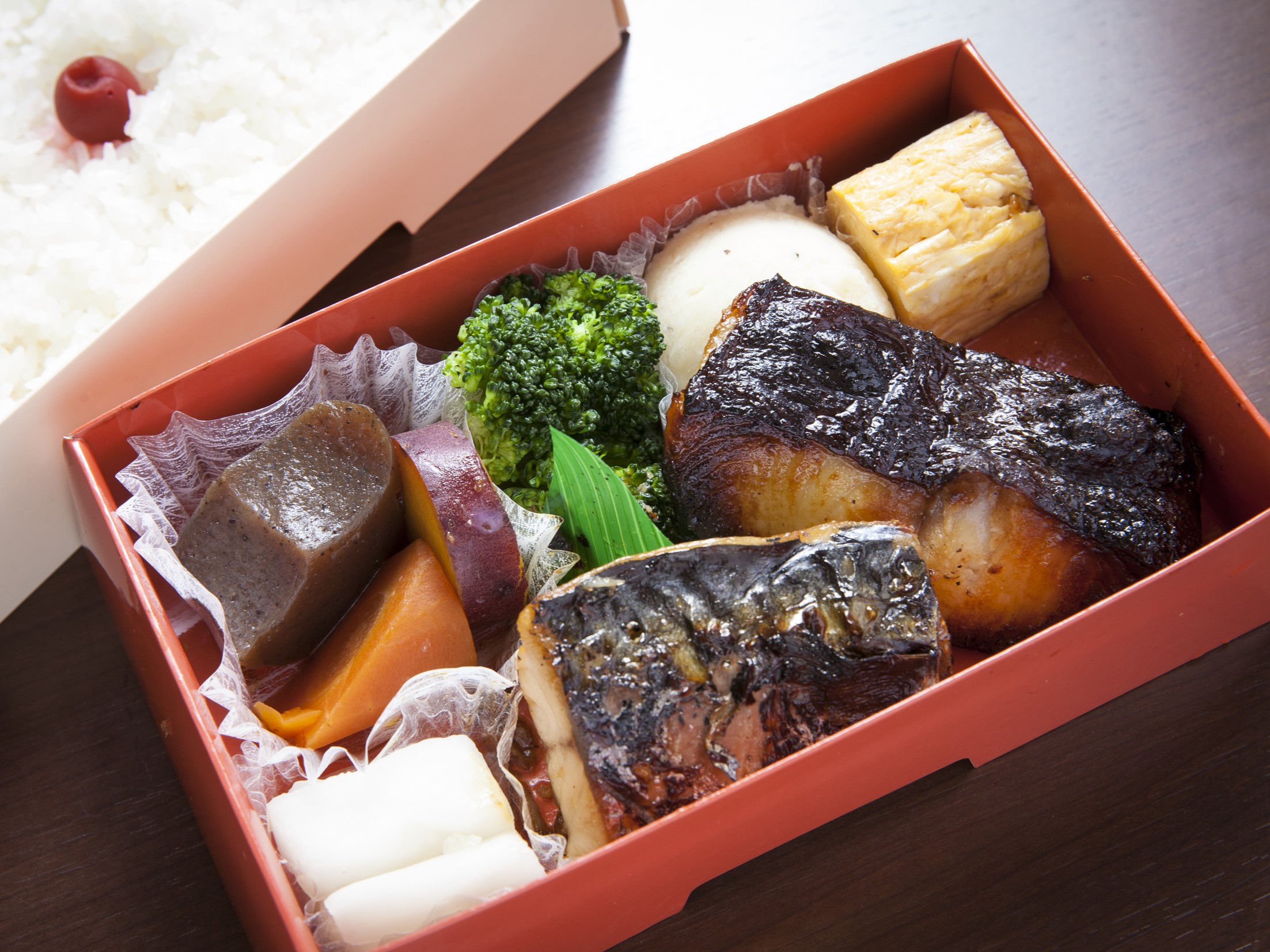 銀だら醤油・さば塩焼き弁当