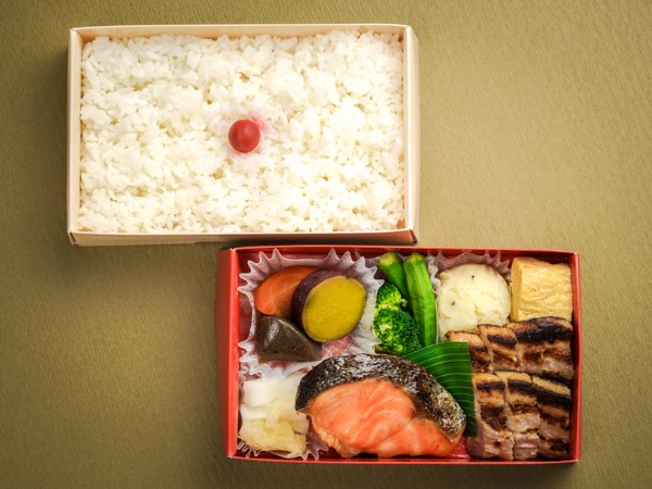 鮭・豚塩こうじ焼弁当