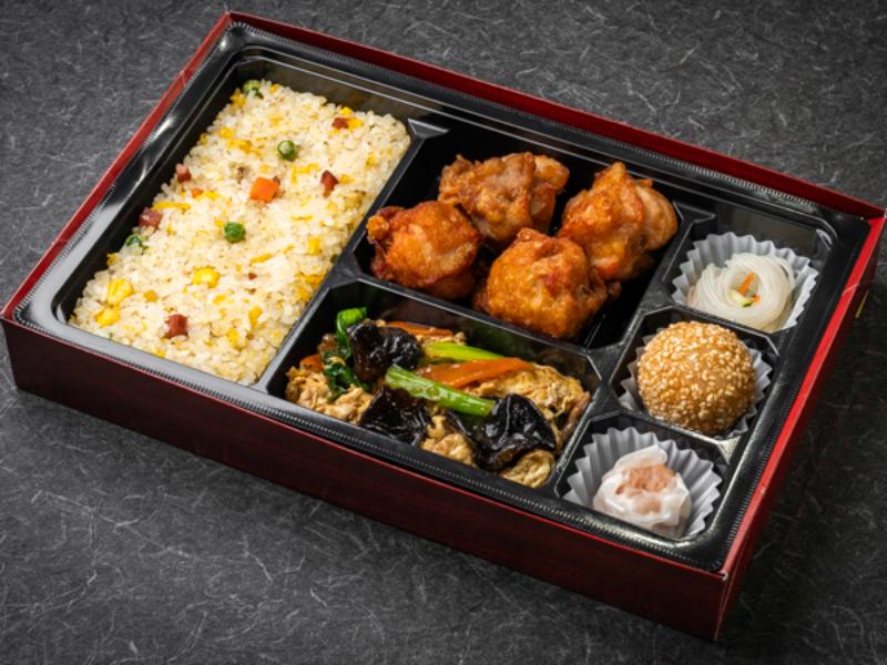 ガッツリ御膳（唐揚げ・豚肉と玉子、きくらげ炒め）
