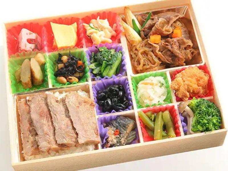 四季彩匠和膳～牛ステーキ重＆和牛すき焼き～