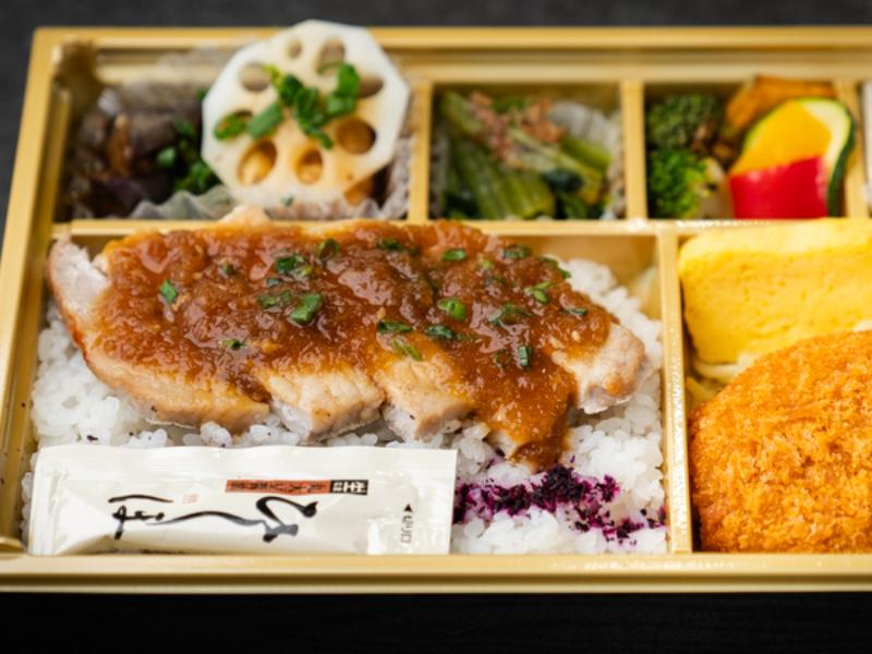 厚切豚ステーキ特製和風おろしソース＆カニクリームコロッケ御膳
