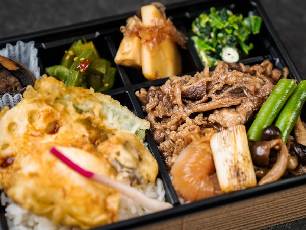 天麩羅とすき焼きのお弁当