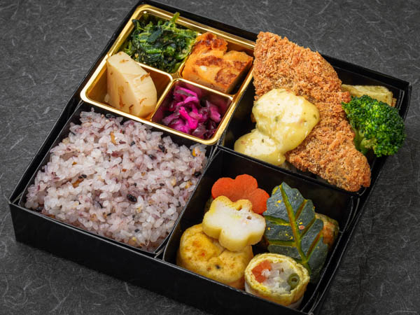 4升7種 白身魚のフライ 特製タルタル添え