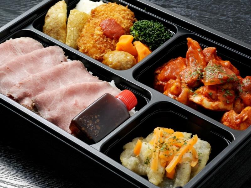 若鶏のトマトソース煮と和牛ローストビーフ丼