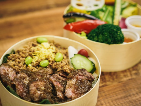 黒毛和牛ザブトン二段弁当