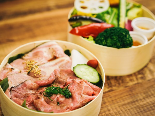 ローストビーフ・ポーク二段弁当