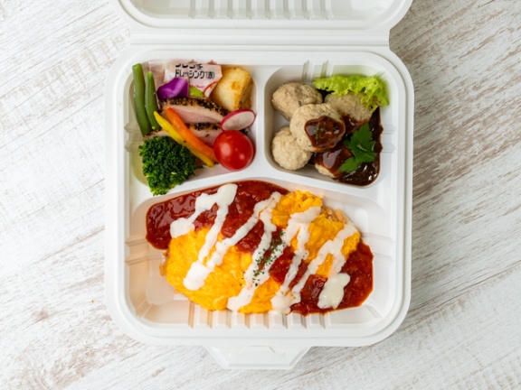 飾り野菜とデミグラスミートボールオムライス弁当