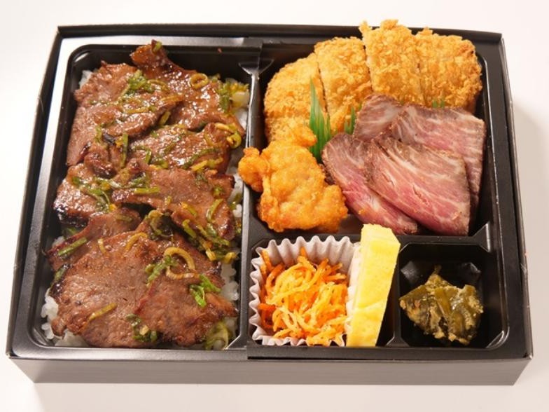三種肉盛りと牛タン香味焼弁当