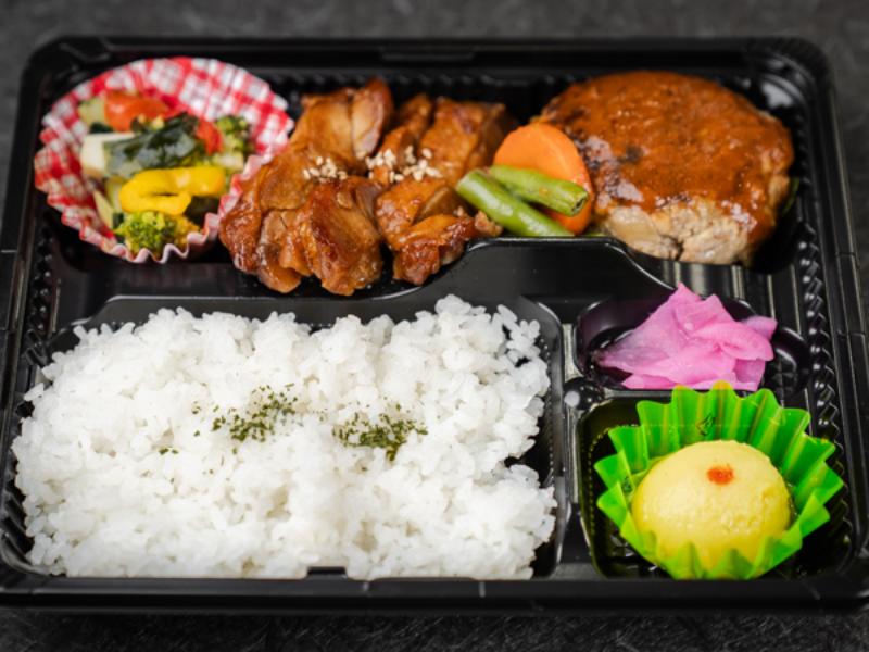 満足マイルドソフト和牛ハンバーグと照り焼きチキン