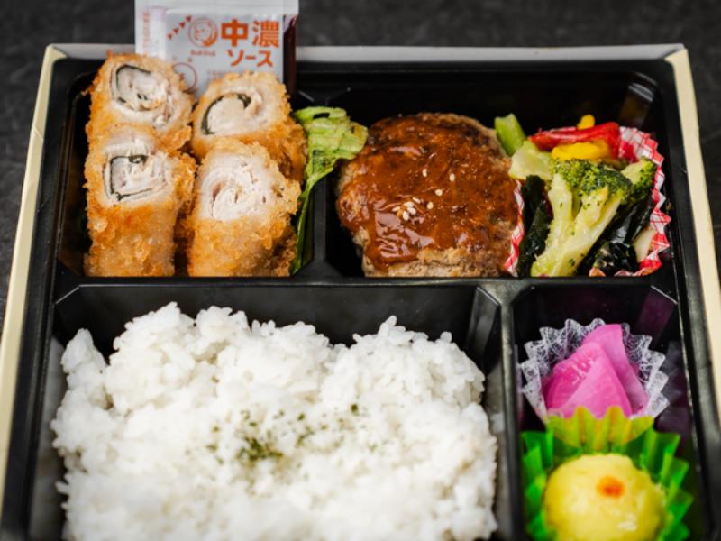 満足マイルドソフト和牛ハンバーグと梅豚ロールフライ