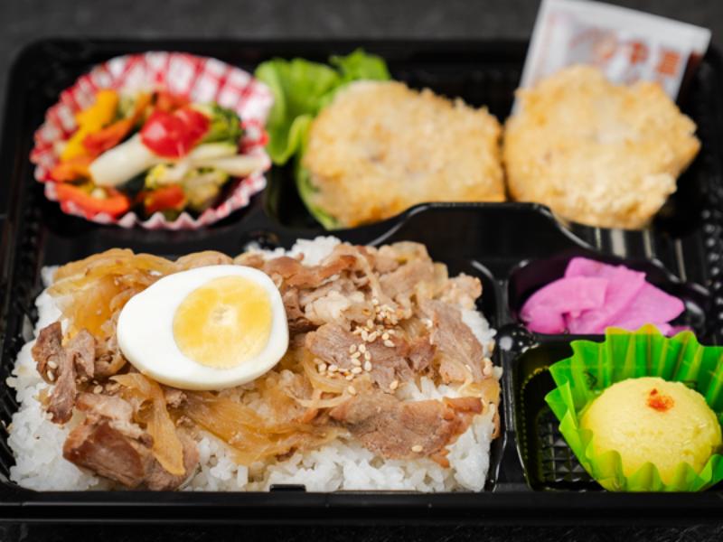【お弁当デリ限定】牛肉入り豚すき丼と牛肉コロッケ