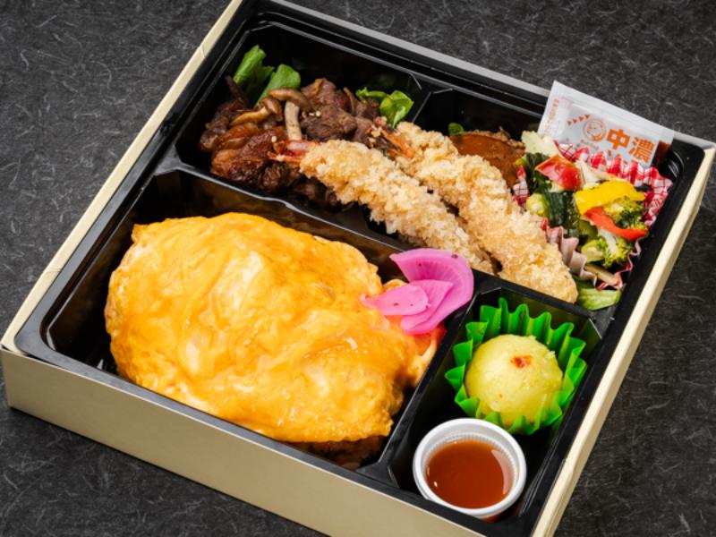 満足オムライスとマイルドソフト和牛ハンバーグとエビフライと牛肉すき焼き煮