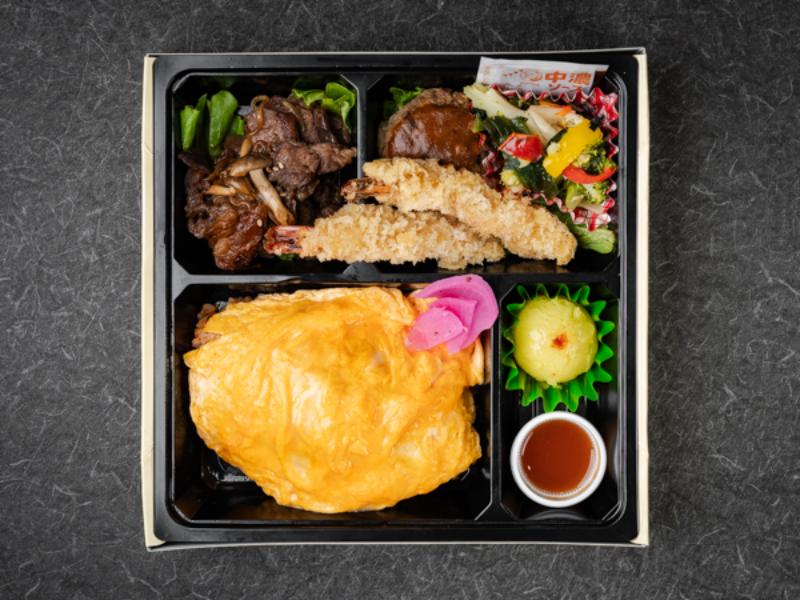 満足オムライスとマイルドソフト和牛ハンバーグとエビフライと牛肉すき焼き煮