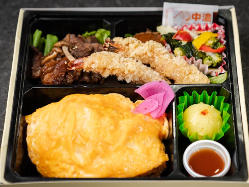 満足オムライスとマイルドソフト和牛ハンバーグとエビフライと牛肉すき焼き煮