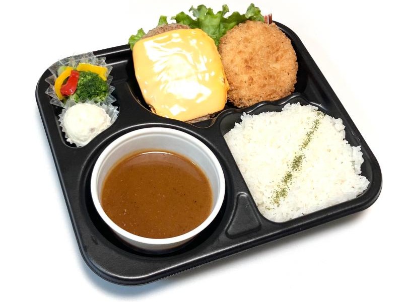 チーズハンバーグと大きなメンチカツの特製カレー