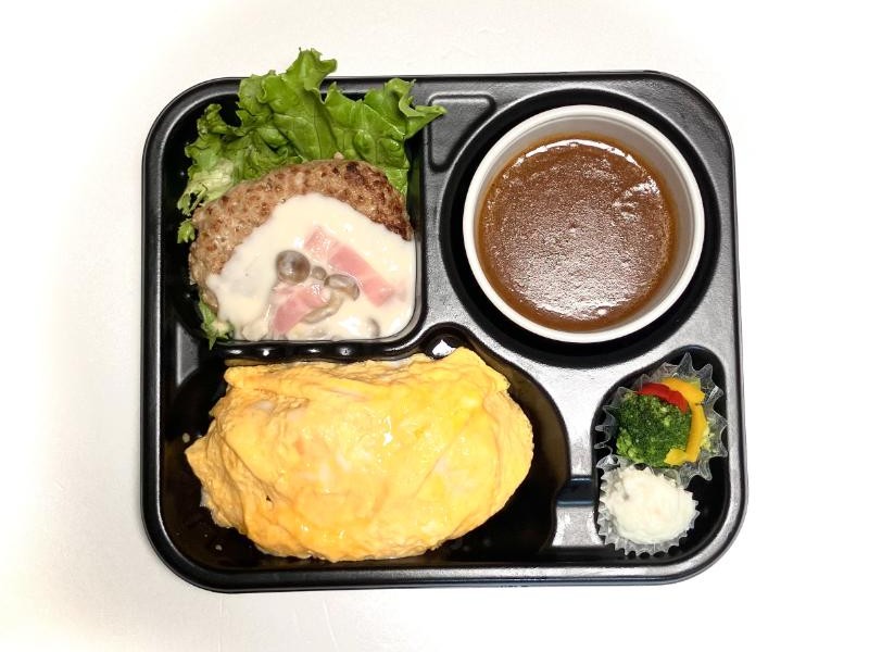 ホワイトソースハンバーグと特製オムカレー