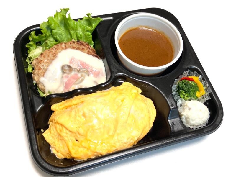 ホワイトソースハンバーグと特製オムカレー