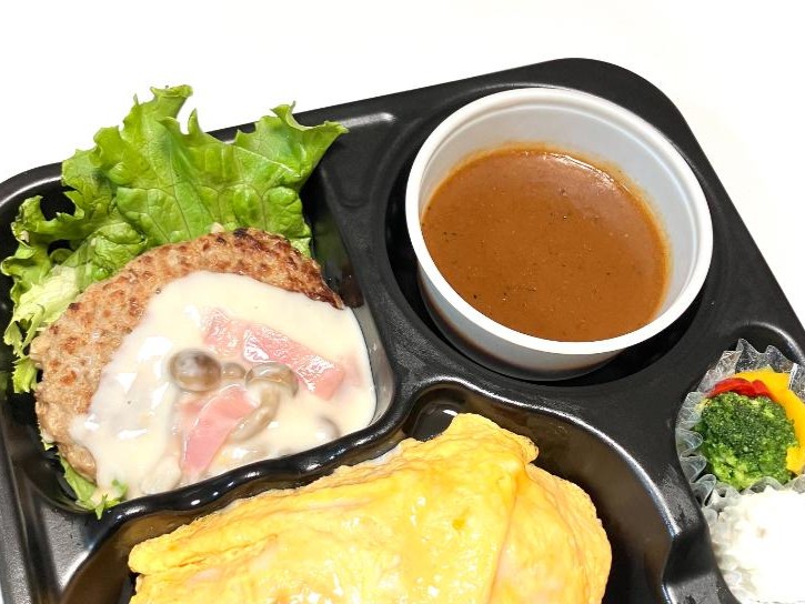 ホワイトソースハンバーグと特製オムカレー