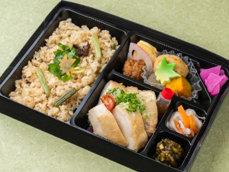 蒸し鶏もものネギ塩ゴマダレ弁当