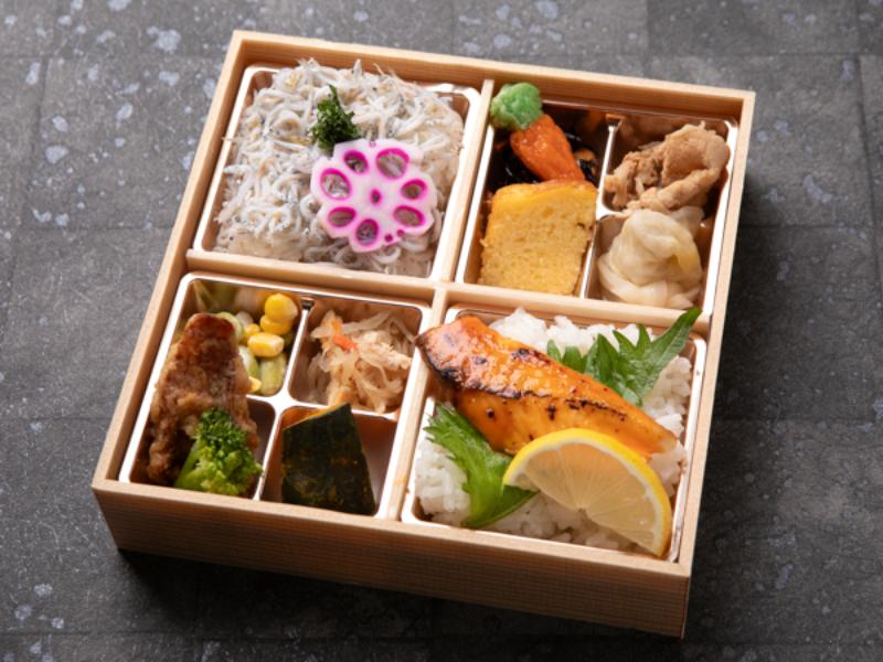 贅沢彩り御膳〜銀鮭のみそ焼きとしらす〜