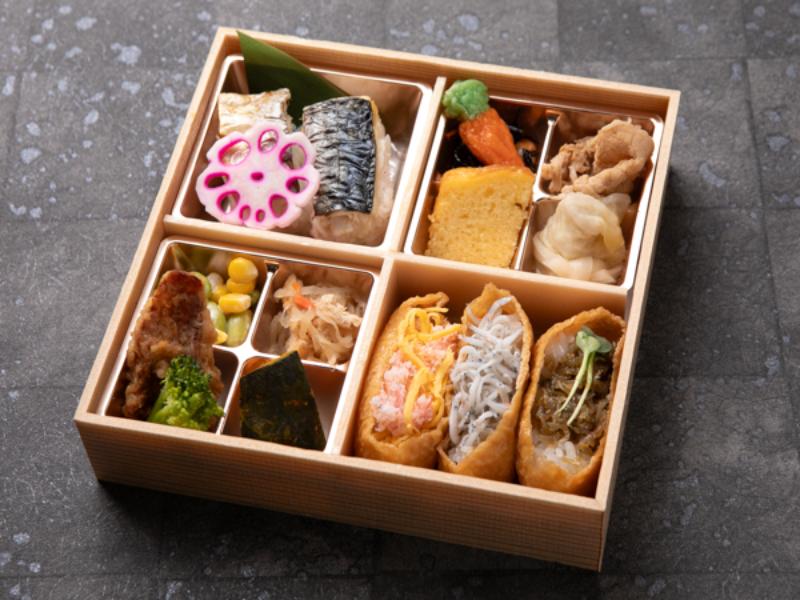 4升御膳〜焼き鯖棒寿しと彩り稲荷(かにちらし・しらす・ちりめんじゃこ)〜