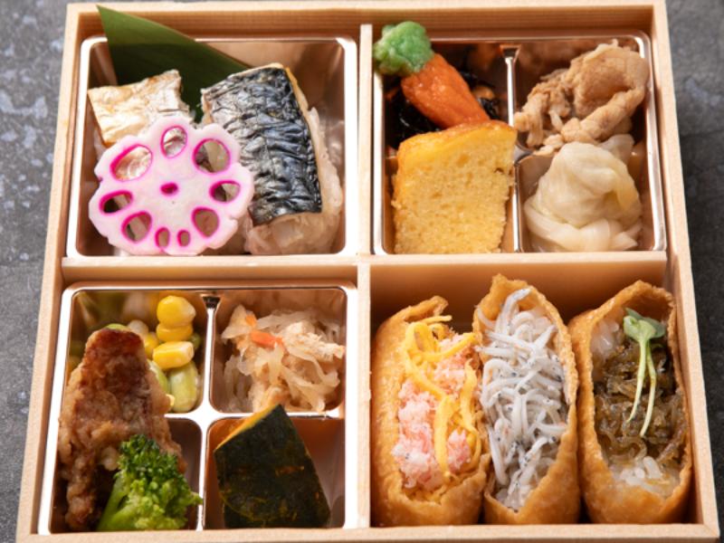 4升御膳〜焼き鯖棒寿しと彩り稲荷(かにちらし・しらす・ちりめんじゃこ)〜