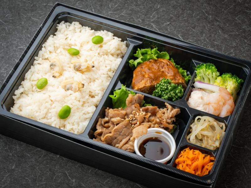 生だれ牛カルビ焼肉とデミグラスソースハンバーグ