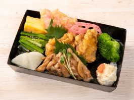 田舎風鶏唐揚げと三元豚生姜焼きの海苔弁当