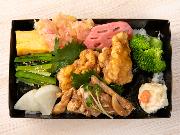 田舎風鶏唐揚げと三元豚生姜焼きの海苔弁当