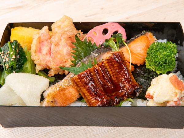 銀鮭塩焼きとうなぎ蒲焼きの海苔弁当