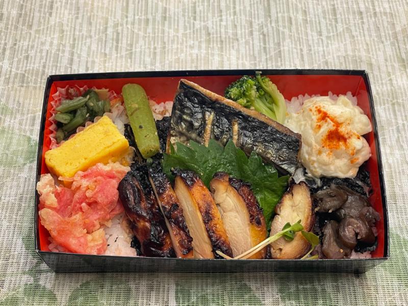 極上ノルウェー産鯖と鶏もも蜂蜜焼きの海苔弁当