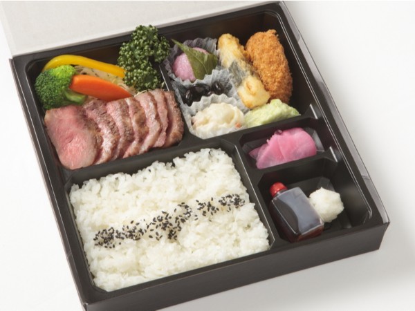 飛騨牛ステーキ膳（飛騨牛コロッケ添え）