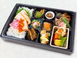 彩幕ノ内弁当～厳選牛すき焼きと極み鮭ハラスといくらの親子飯～（球磨川大阪店）